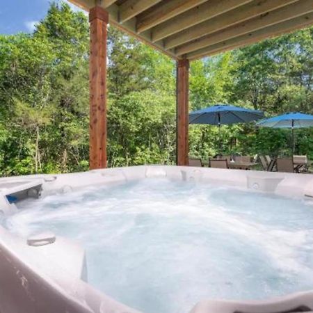 Premier Retreat With Hot Tub, Theater & Pool Table Βίλα Hollister Εξωτερικό φωτογραφία