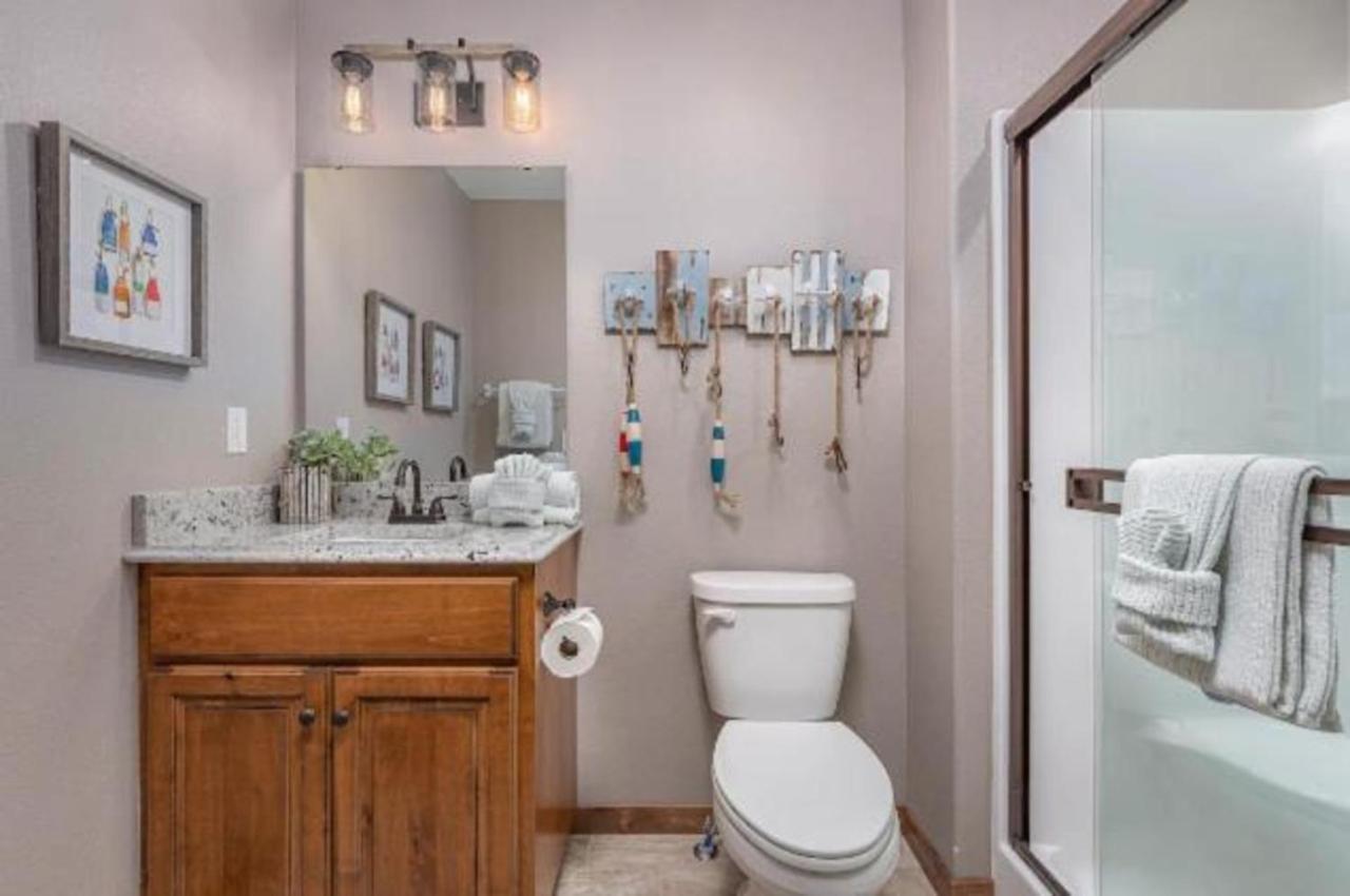Premier Retreat With Hot Tub, Theater & Pool Table Βίλα Hollister Εξωτερικό φωτογραφία