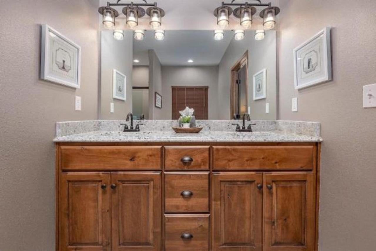 Premier Retreat With Hot Tub, Theater & Pool Table Βίλα Hollister Εξωτερικό φωτογραφία