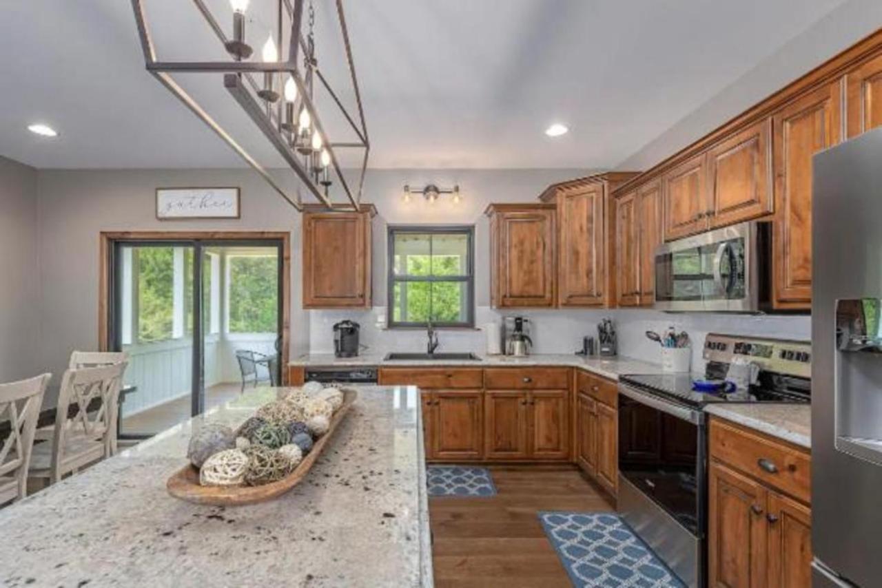 Premier Retreat With Hot Tub, Theater & Pool Table Βίλα Hollister Εξωτερικό φωτογραφία