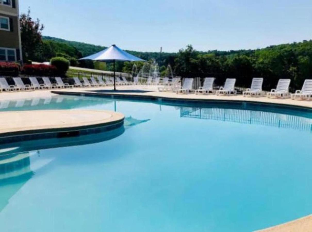 Premier Retreat With Hot Tub, Theater & Pool Table Βίλα Hollister Εξωτερικό φωτογραφία
