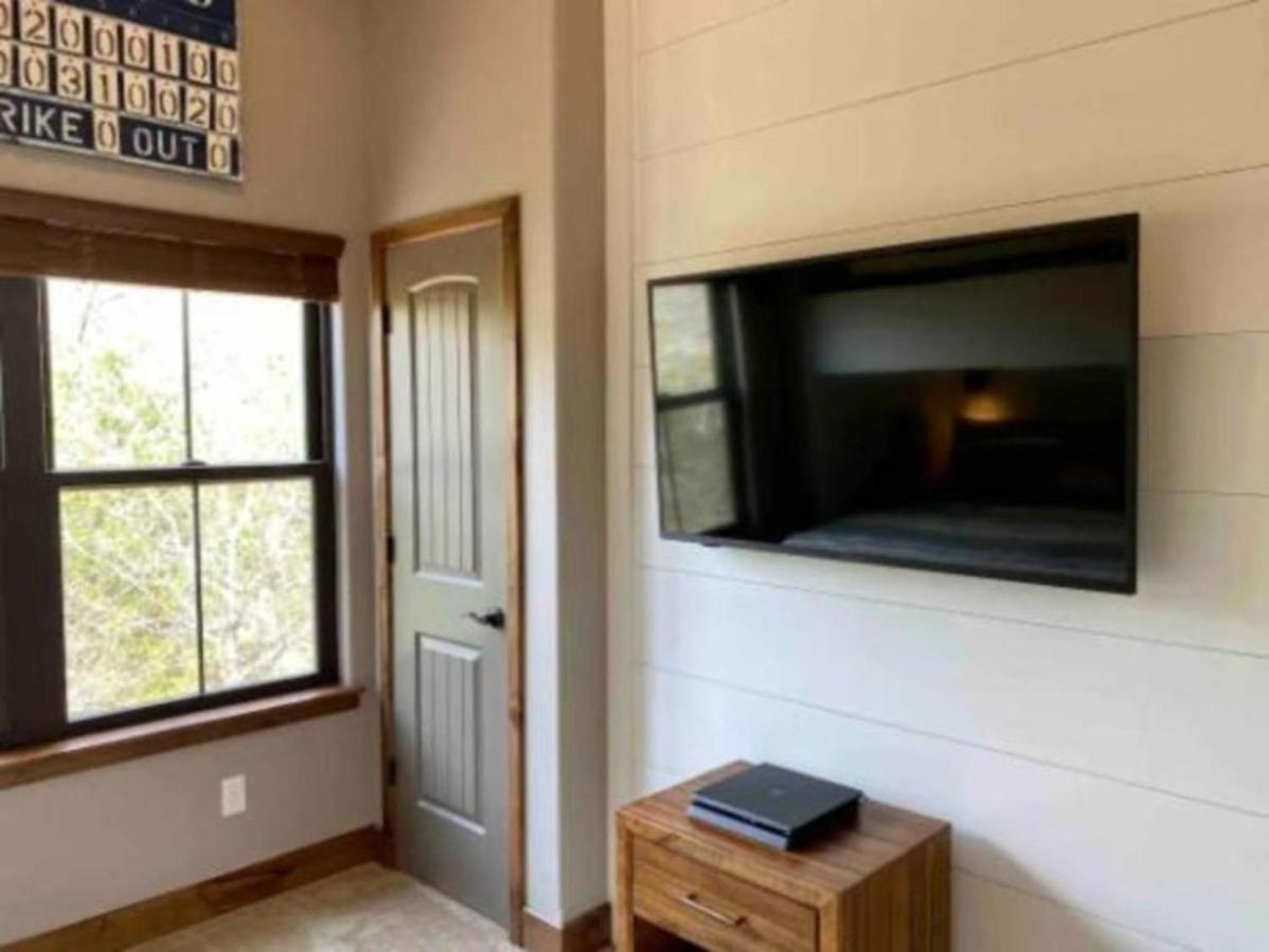 Premier Retreat With Hot Tub, Theater & Pool Table Βίλα Hollister Εξωτερικό φωτογραφία