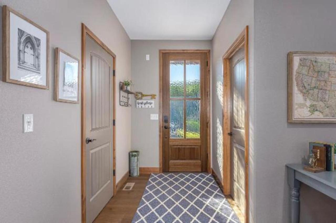 Premier Retreat With Hot Tub, Theater & Pool Table Βίλα Hollister Εξωτερικό φωτογραφία