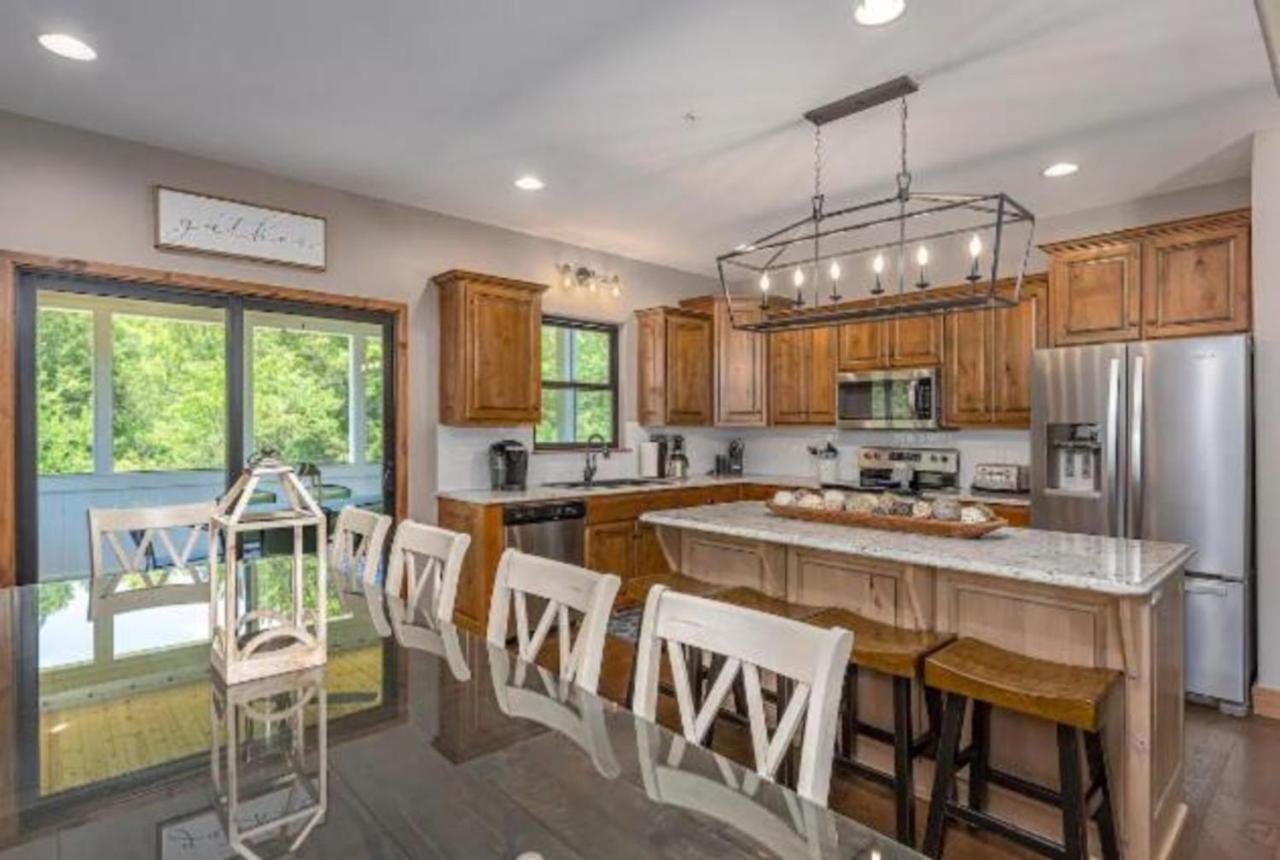 Premier Retreat With Hot Tub, Theater & Pool Table Βίλα Hollister Εξωτερικό φωτογραφία