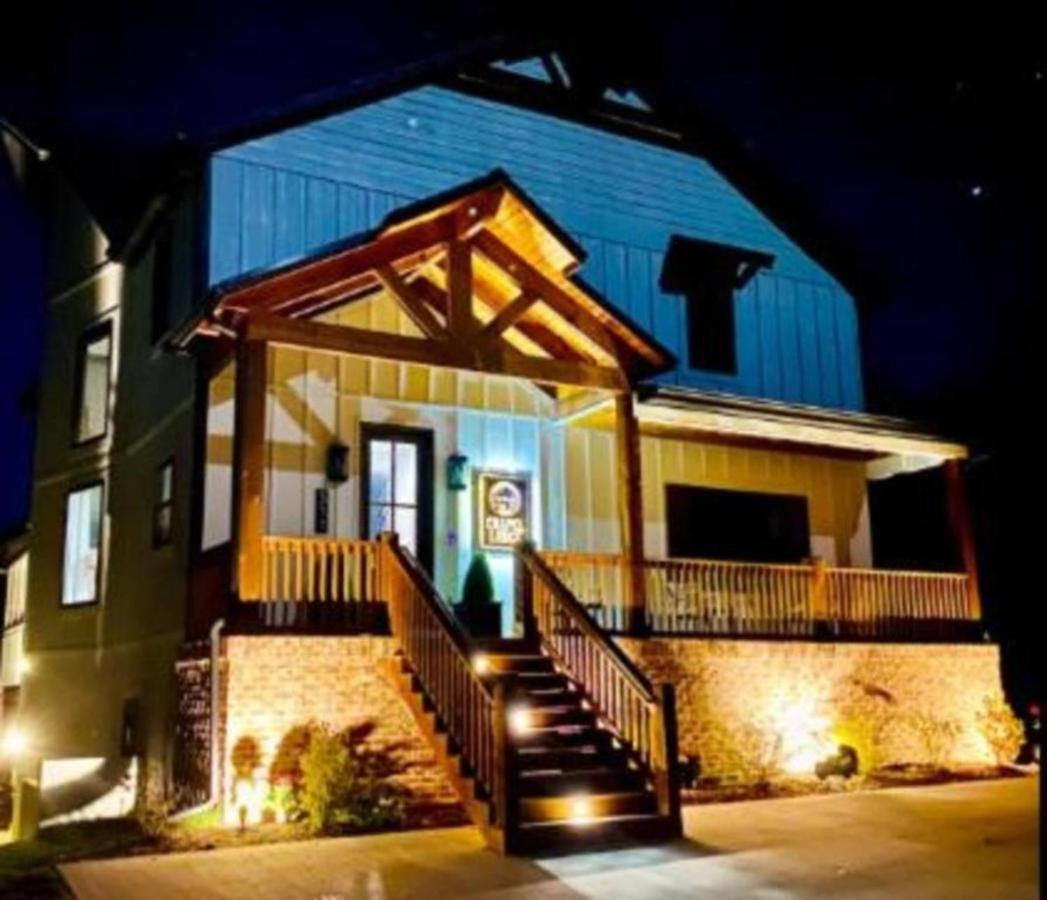 Premier Retreat With Hot Tub, Theater & Pool Table Βίλα Hollister Εξωτερικό φωτογραφία